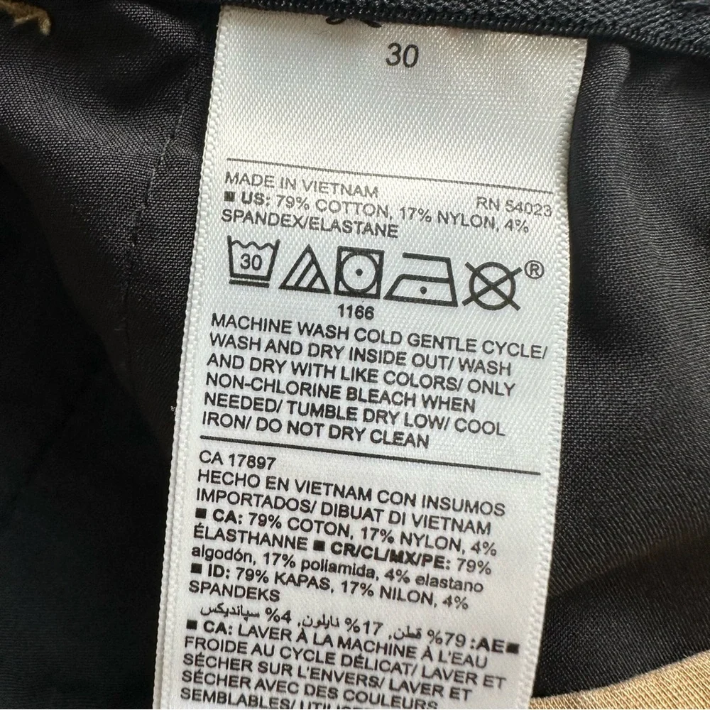 Old Navy Men's size 30 ultimate tech, slim fit shorts, built-in flex, dark khaki